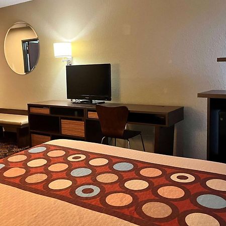 ซูเปอร์ 8 บาย วินด์แฮม อีแวนส์วิลล์ นอร์ท Motel Stacer ภายนอก รูปภาพ