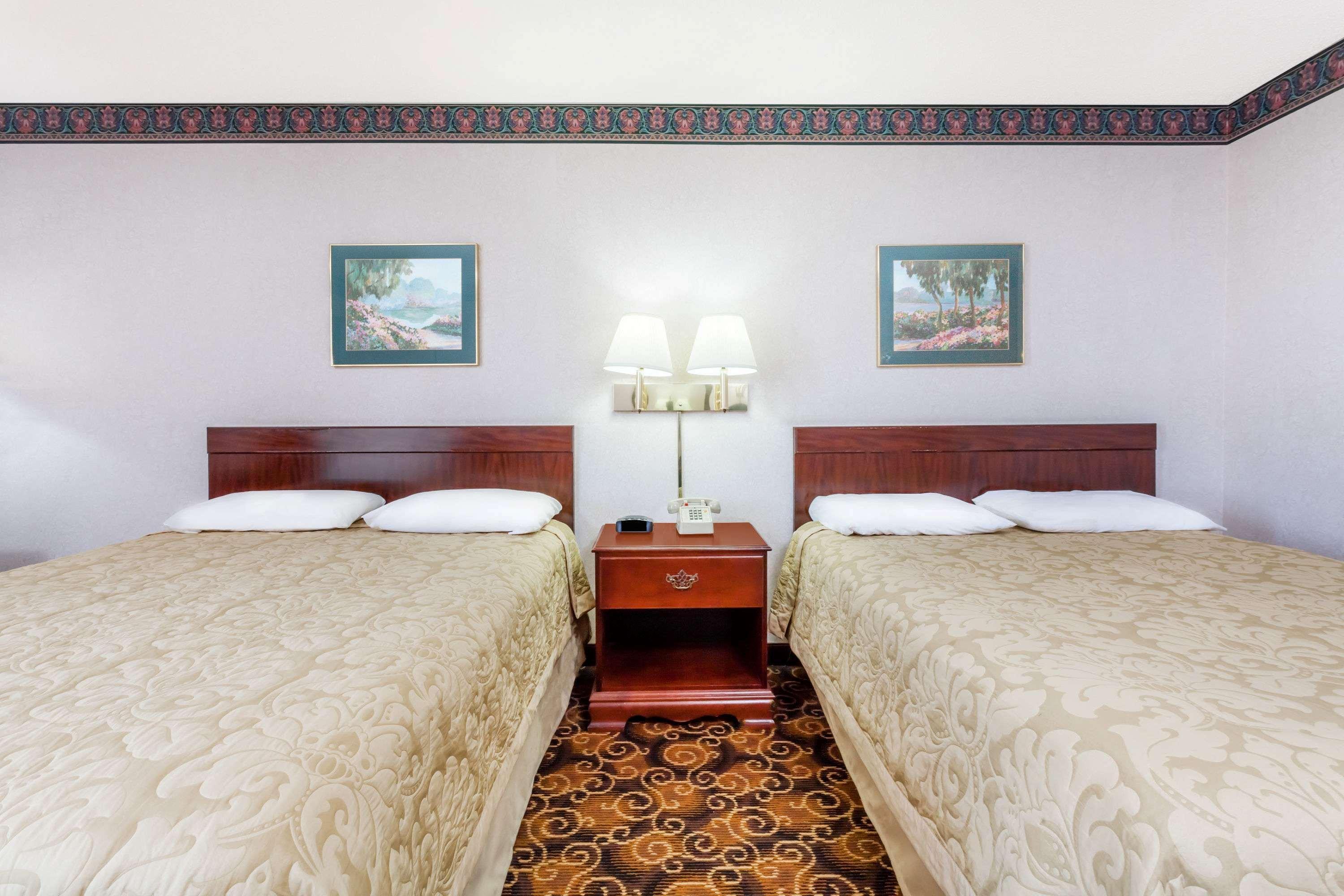 ซูเปอร์ 8 บาย วินด์แฮม อีแวนส์วิลล์ นอร์ท Motel Stacer ภายนอก รูปภาพ
