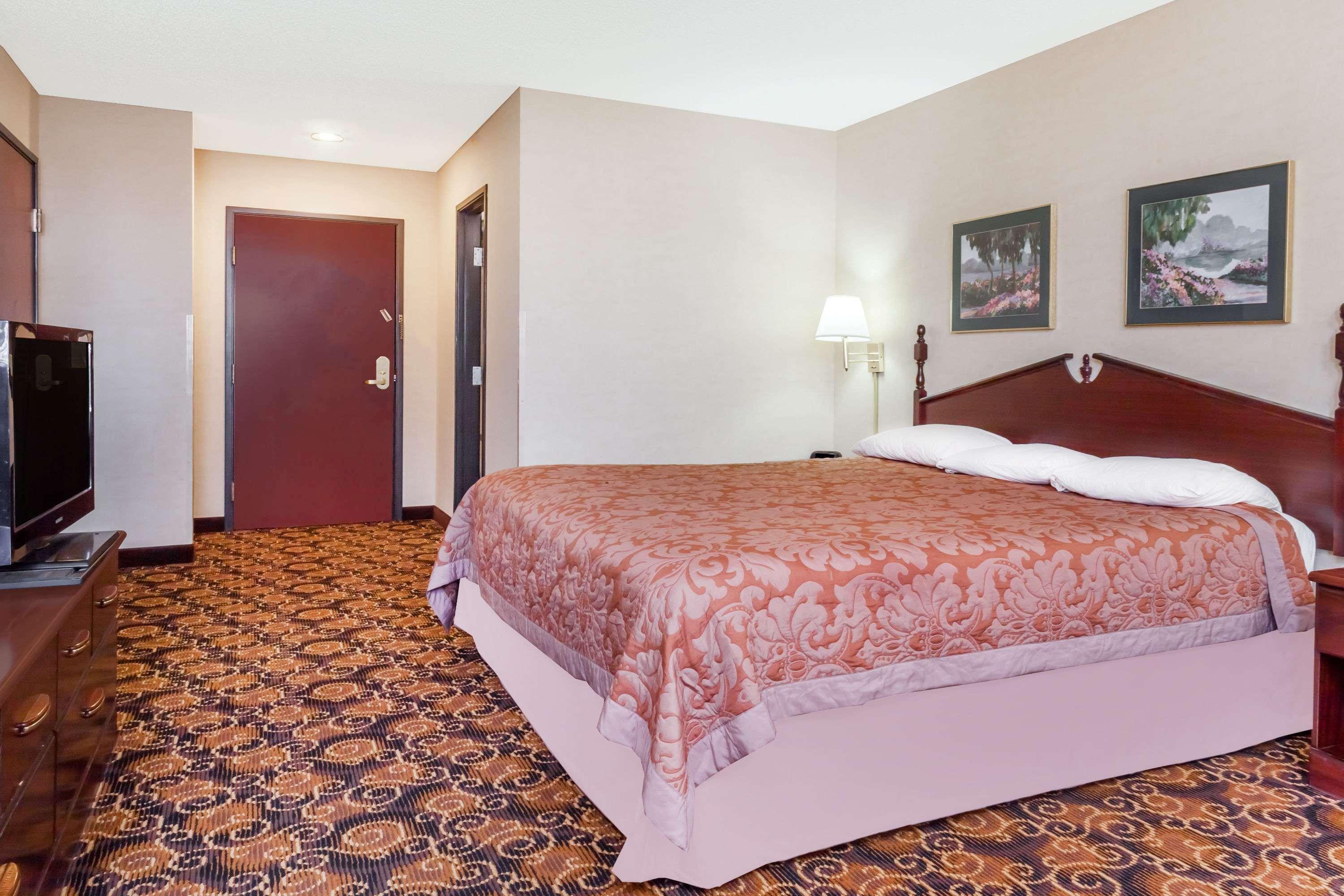 ซูเปอร์ 8 บาย วินด์แฮม อีแวนส์วิลล์ นอร์ท Motel Stacer ภายนอก รูปภาพ