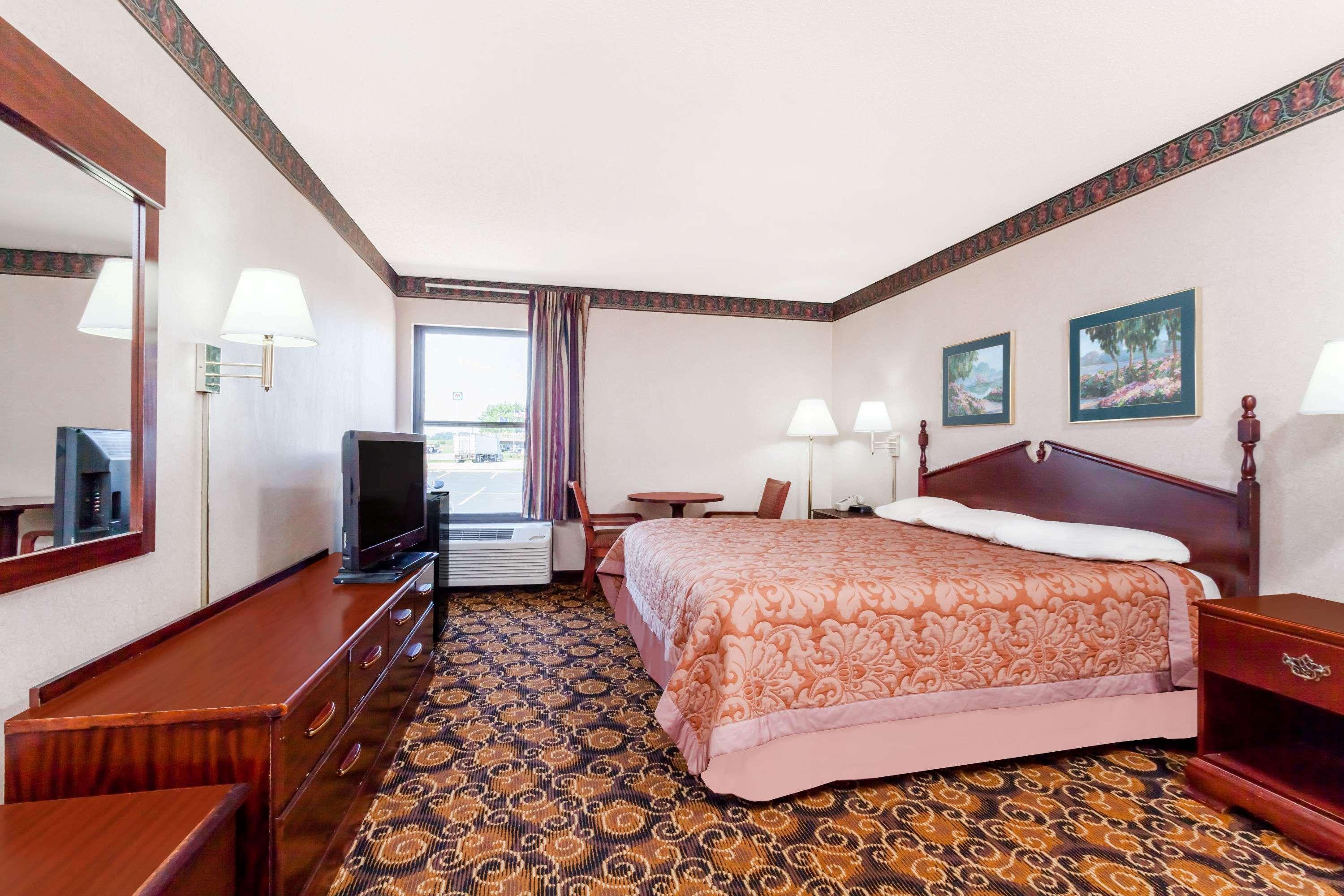 ซูเปอร์ 8 บาย วินด์แฮม อีแวนส์วิลล์ นอร์ท Motel Stacer ภายนอก รูปภาพ