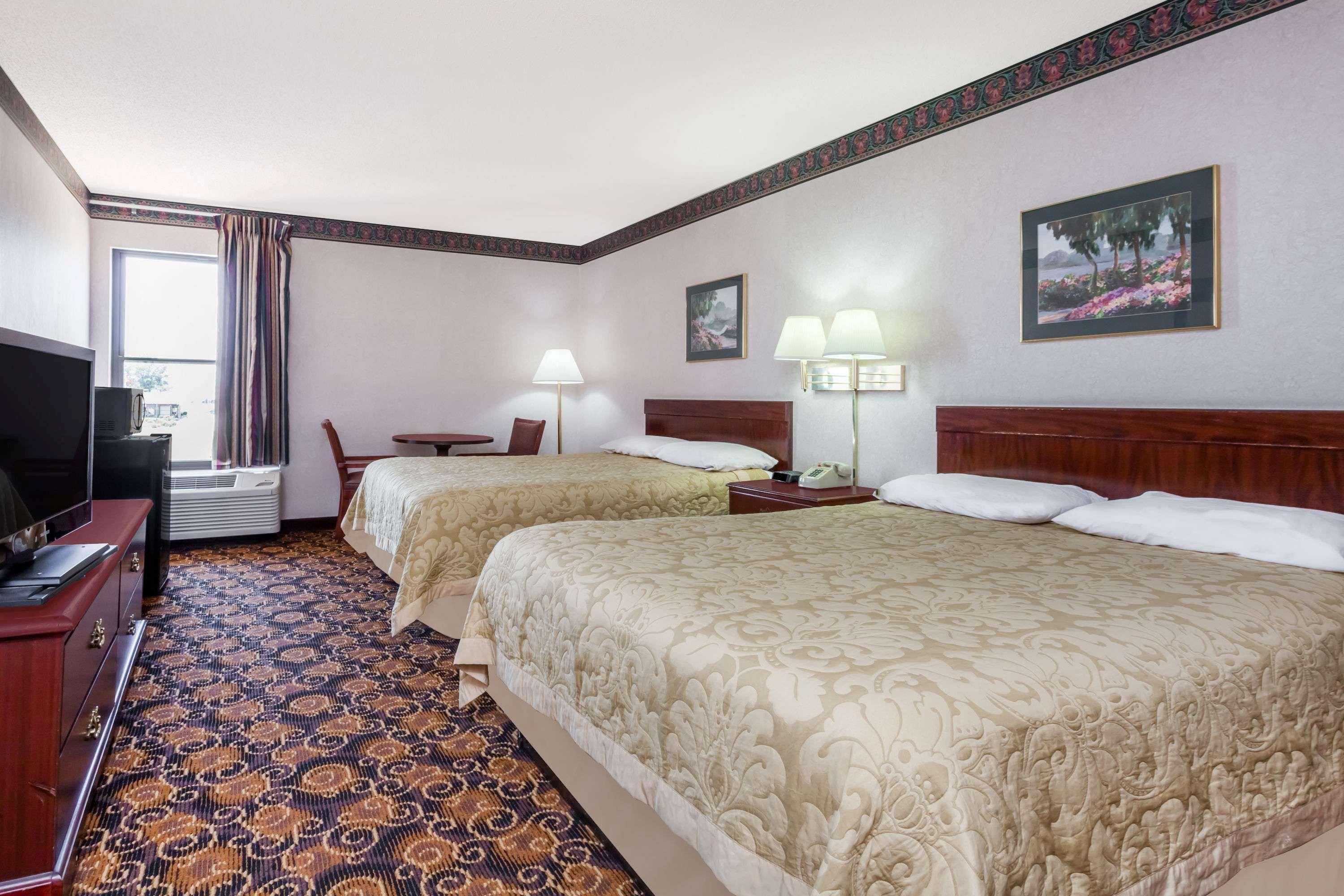 ซูเปอร์ 8 บาย วินด์แฮม อีแวนส์วิลล์ นอร์ท Motel Stacer ภายนอก รูปภาพ