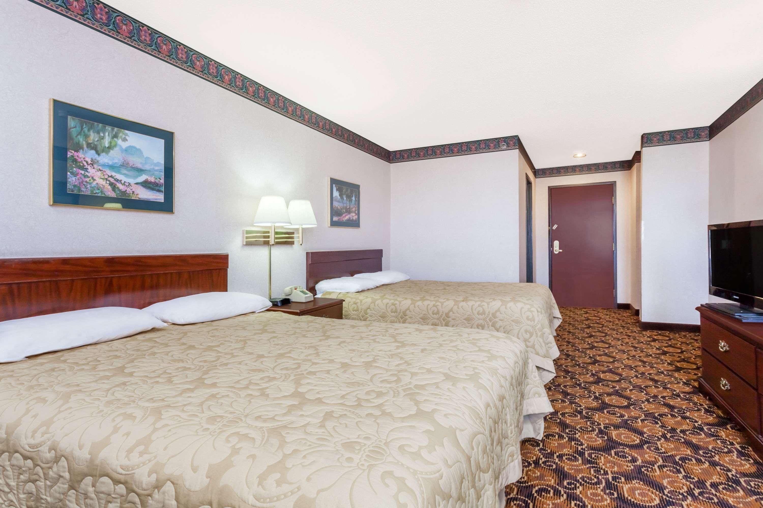 ซูเปอร์ 8 บาย วินด์แฮม อีแวนส์วิลล์ นอร์ท Motel Stacer ภายนอก รูปภาพ