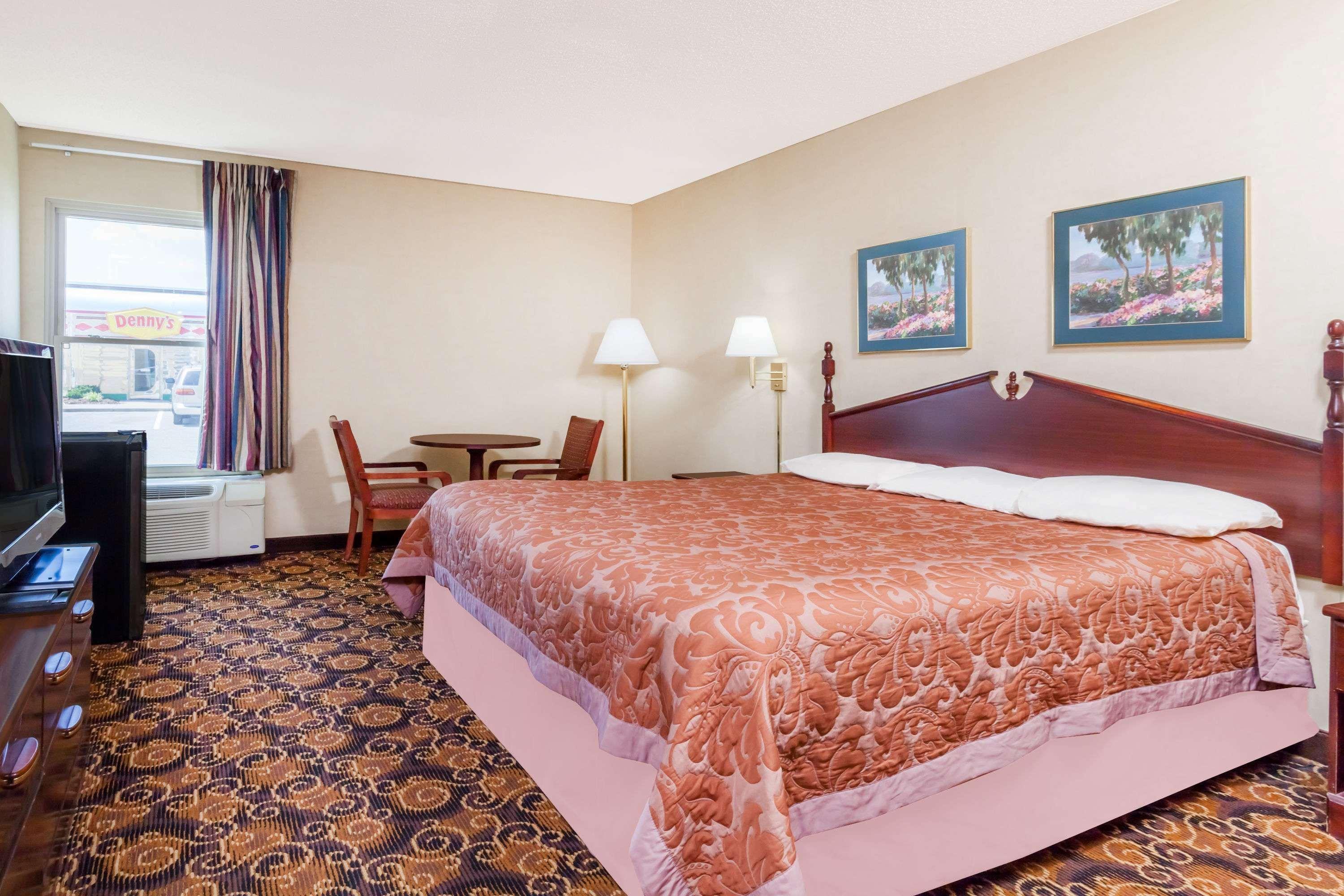 ซูเปอร์ 8 บาย วินด์แฮม อีแวนส์วิลล์ นอร์ท Motel Stacer ภายนอก รูปภาพ