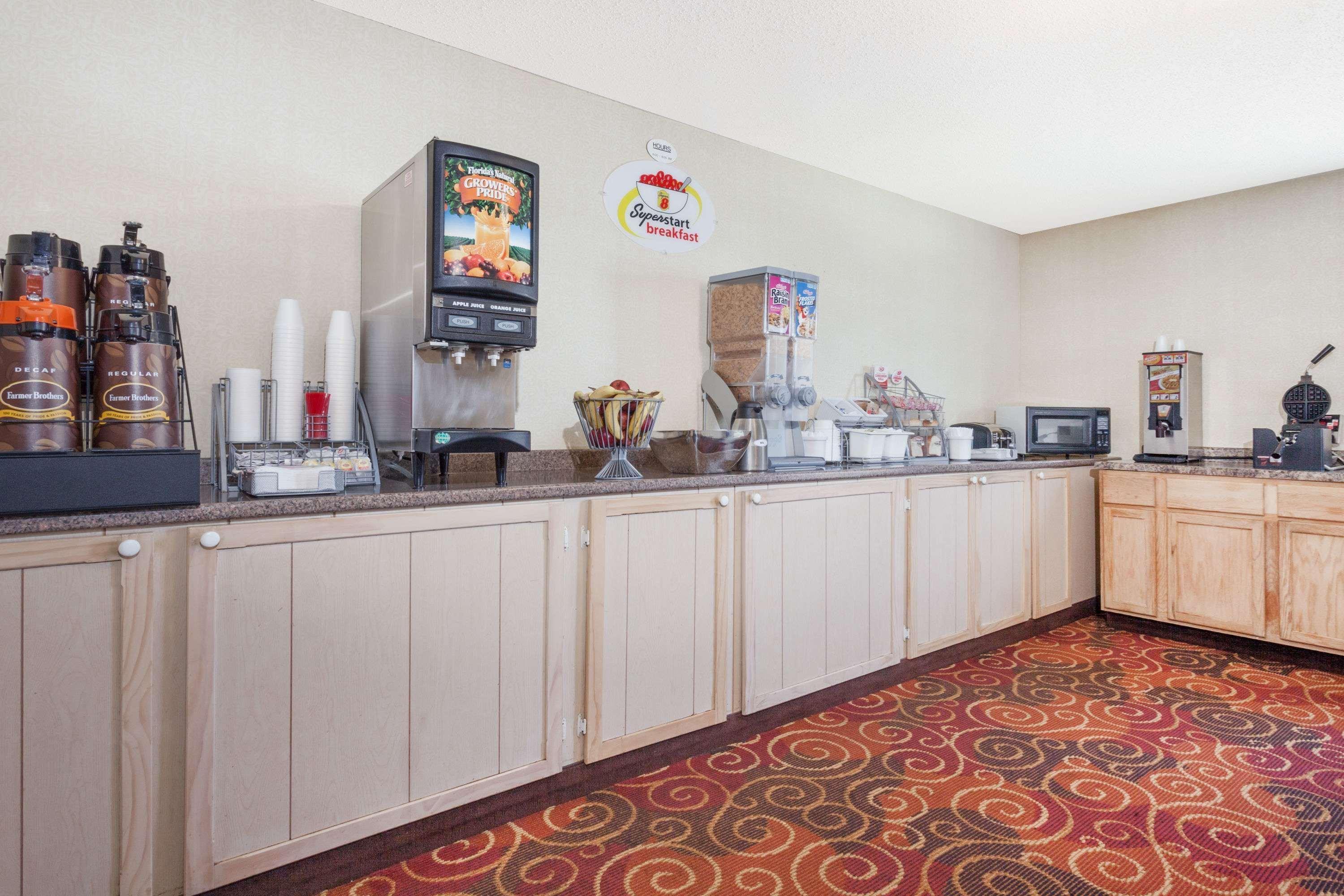 ซูเปอร์ 8 บาย วินด์แฮม อีแวนส์วิลล์ นอร์ท Motel Stacer ภายนอก รูปภาพ