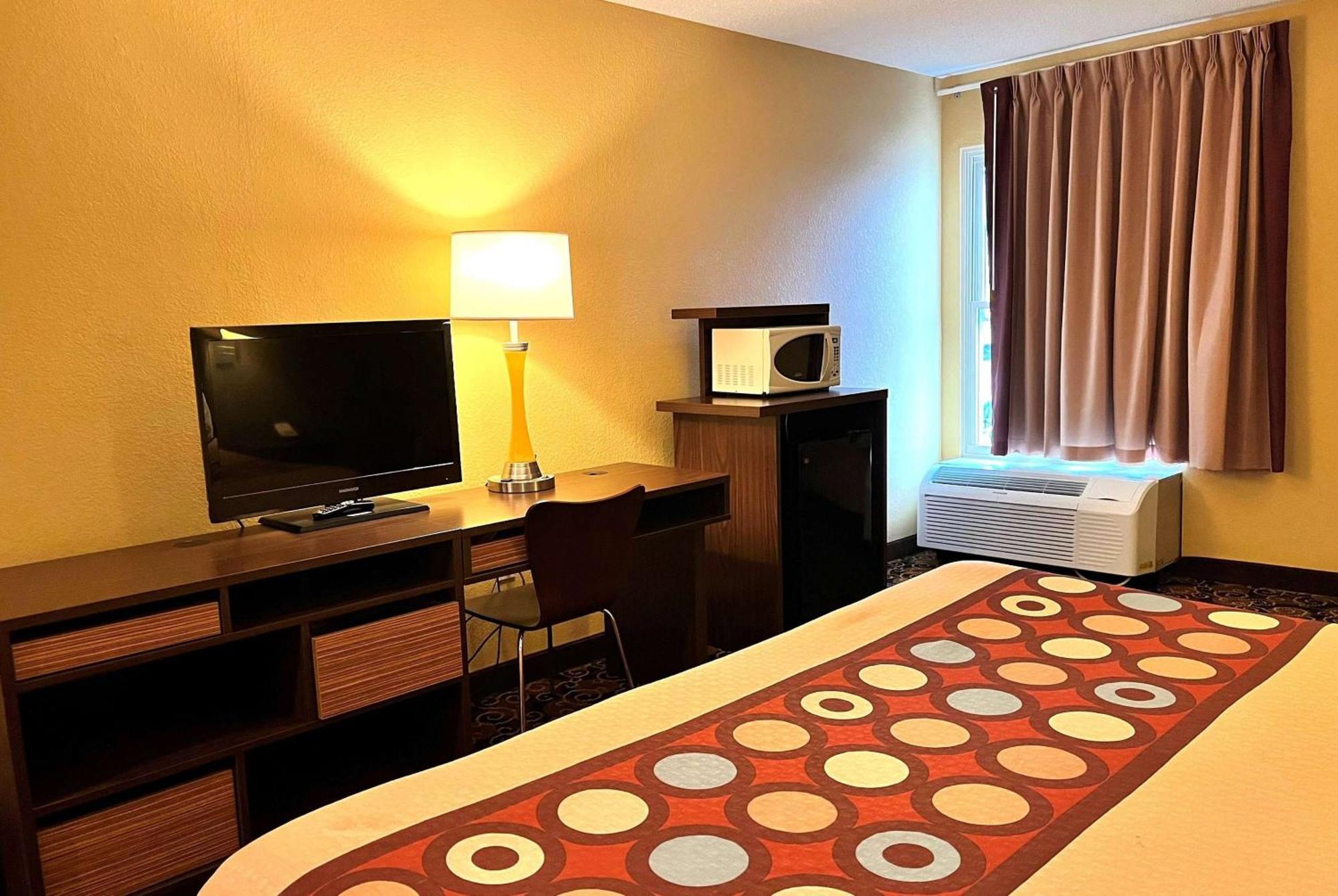 ซูเปอร์ 8 บาย วินด์แฮม อีแวนส์วิลล์ นอร์ท Motel Stacer ภายนอก รูปภาพ