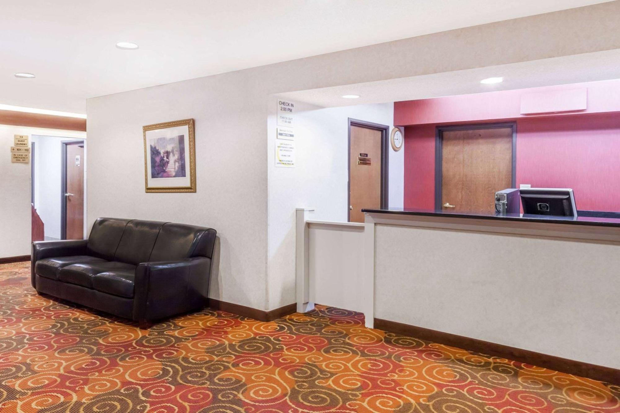 ซูเปอร์ 8 บาย วินด์แฮม อีแวนส์วิลล์ นอร์ท Motel Stacer ภายนอก รูปภาพ