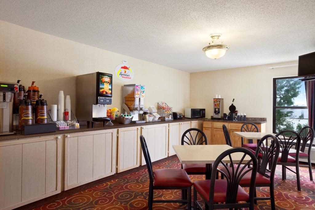 ซูเปอร์ 8 บาย วินด์แฮม อีแวนส์วิลล์ นอร์ท Motel Stacer ภายนอก รูปภาพ