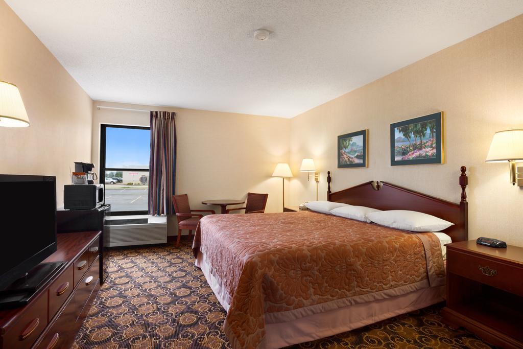 ซูเปอร์ 8 บาย วินด์แฮม อีแวนส์วิลล์ นอร์ท Motel Stacer ภายนอก รูปภาพ